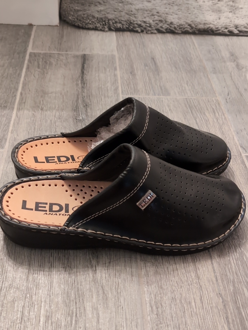 Black Ledi Unisex Slip-On Clogs